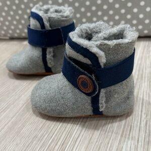 STRIDE RITE Baby Wooly Booties- Size 3M